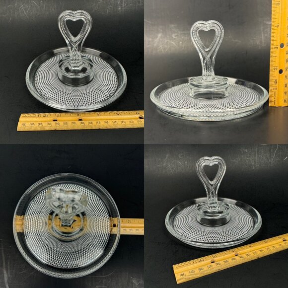 Vtg Round Small Clear Glass Dish Candy Trinket Heart Center Handle Textured READ - Picture 3 of 10